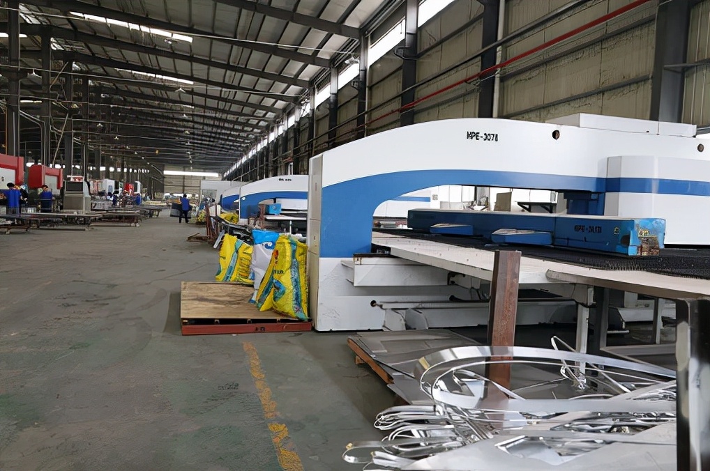 走近欧斯宝制造工厂,揭秘顶墙定制“智造”升级之路