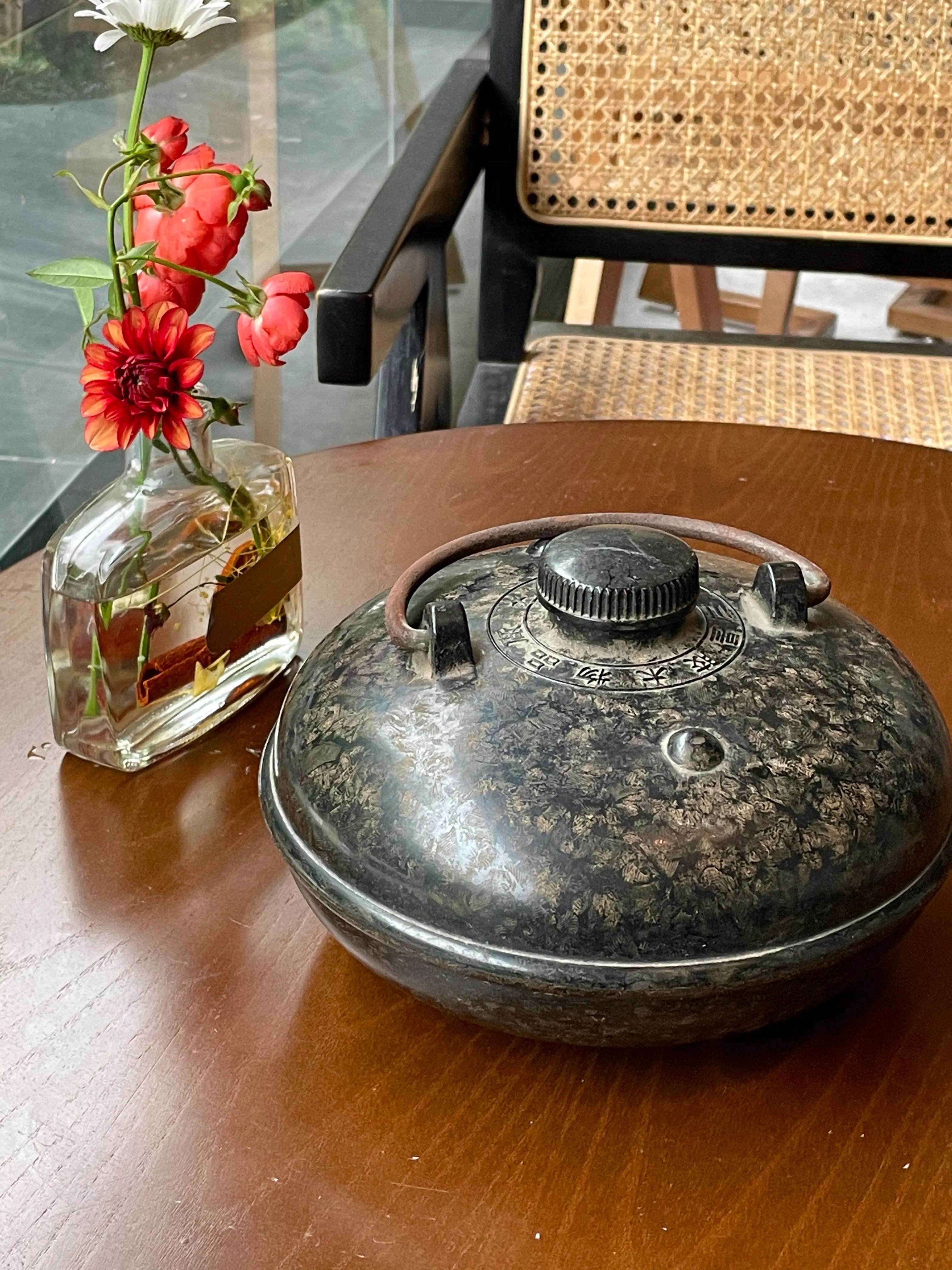 一个沿用了53年的老上海胶木暖水憋（之一）