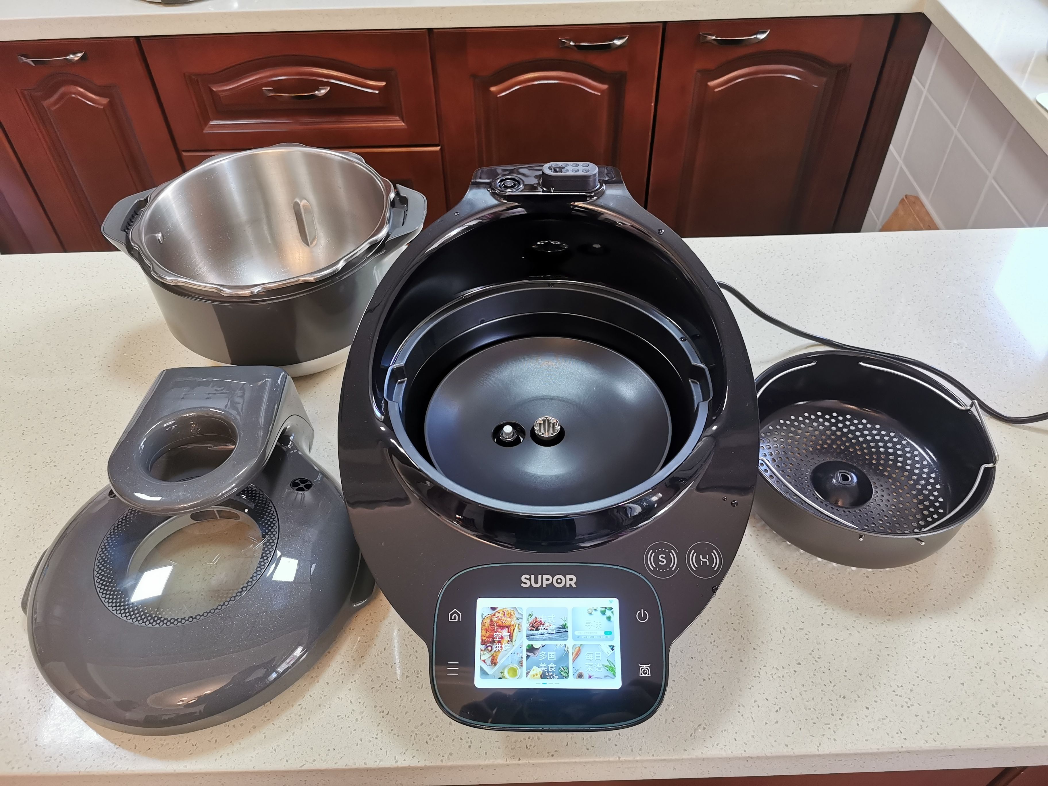 黑科技与顶级大厨交锋,厨房黑科技苏泊尔小c主厨料理机