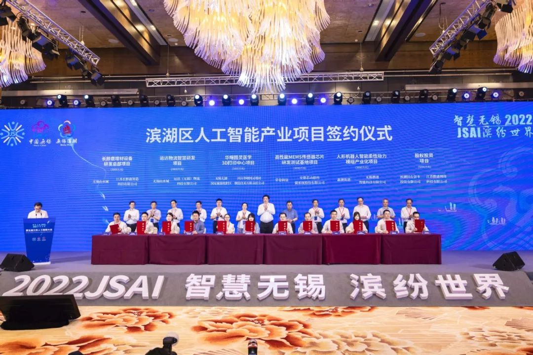 转身向山中走去,向山走去的男生