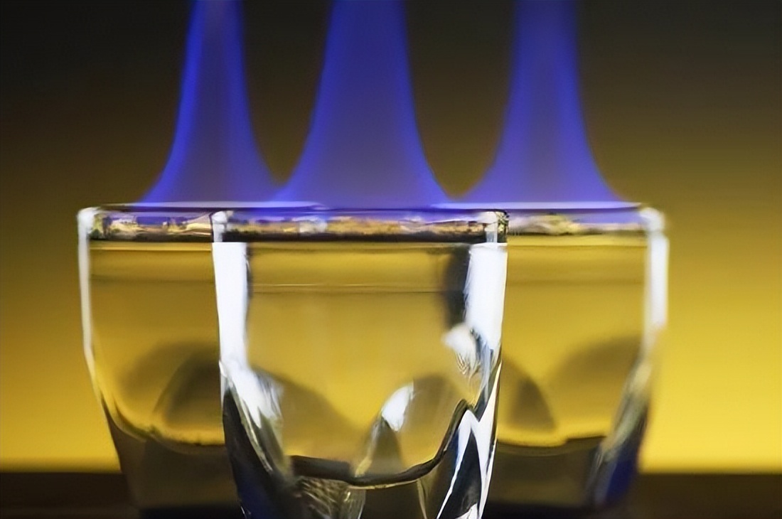 怎么分辨白酒有没有兑水,怎么通过加水法辨别白酒