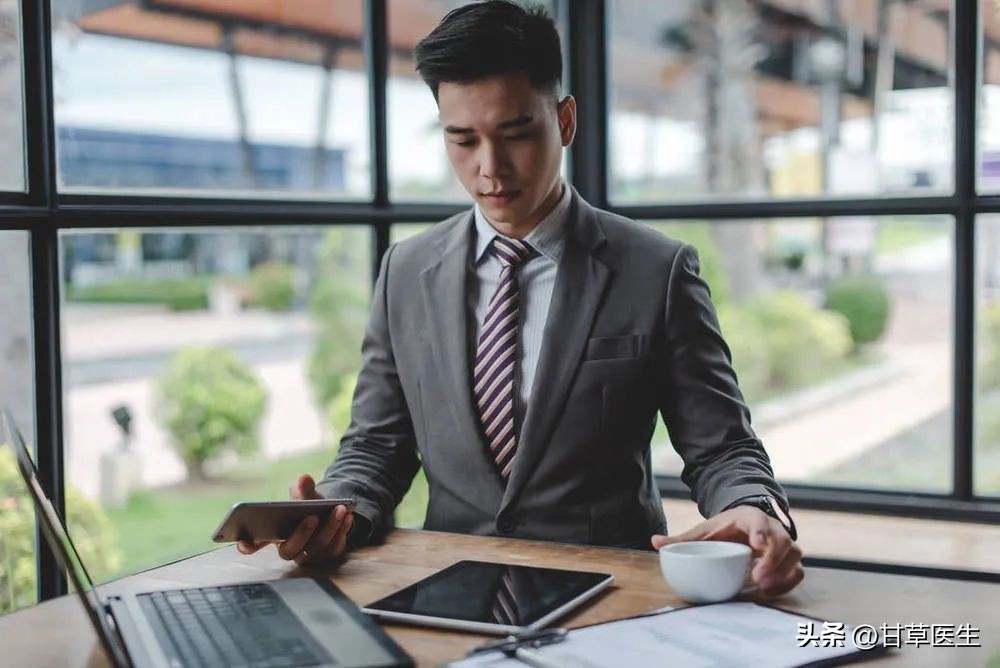 经常冒冷汗是肾虚的表现吗,长期腰痛警惕四种信号