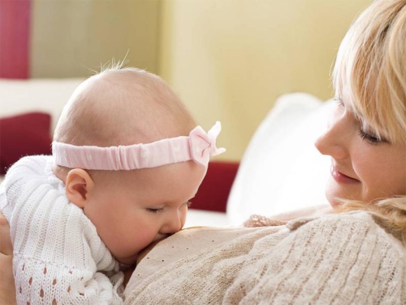 母乳喂养的宝宝一般吃多久能饱,母乳喂养宝宝吃多久就饱了