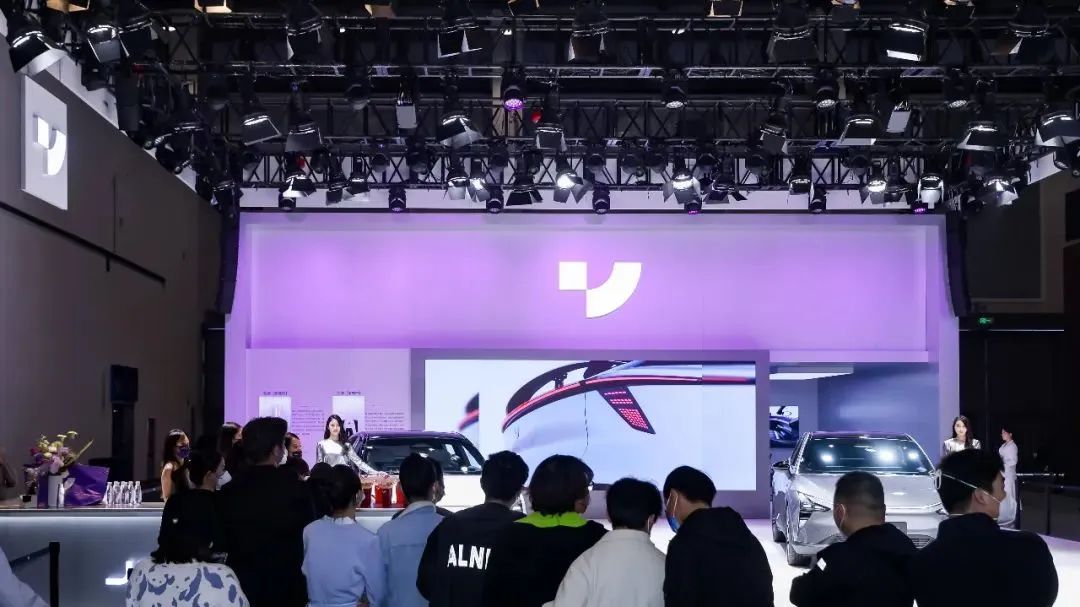 遭网红举报，杭州新东方全面停课！碧桂园承认遇到最大危机……