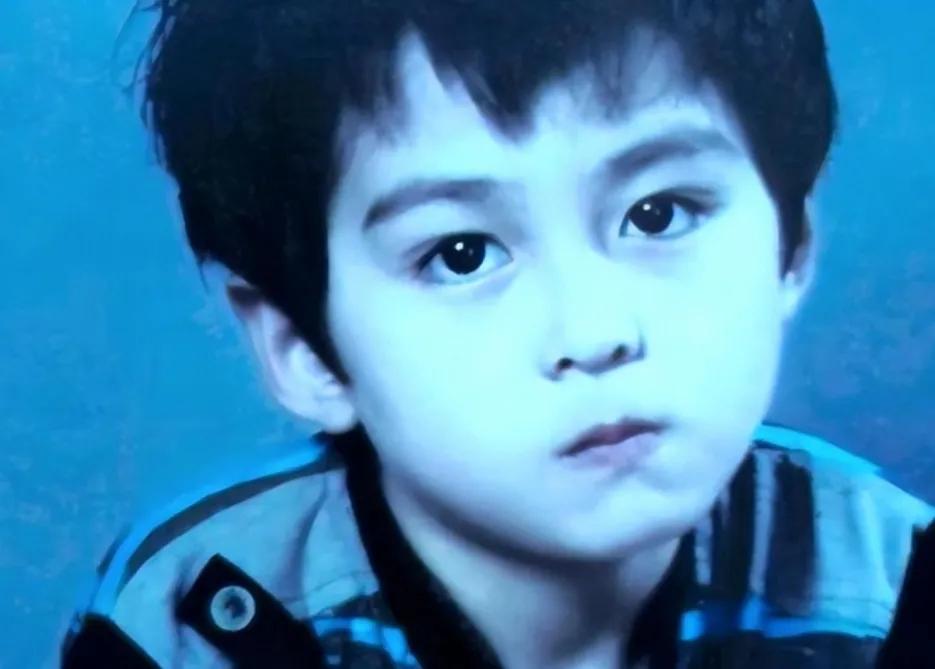 12岁交出自己，1400张不/雅照毁掉15位女星陈冠希的荒唐*艳猎**史！