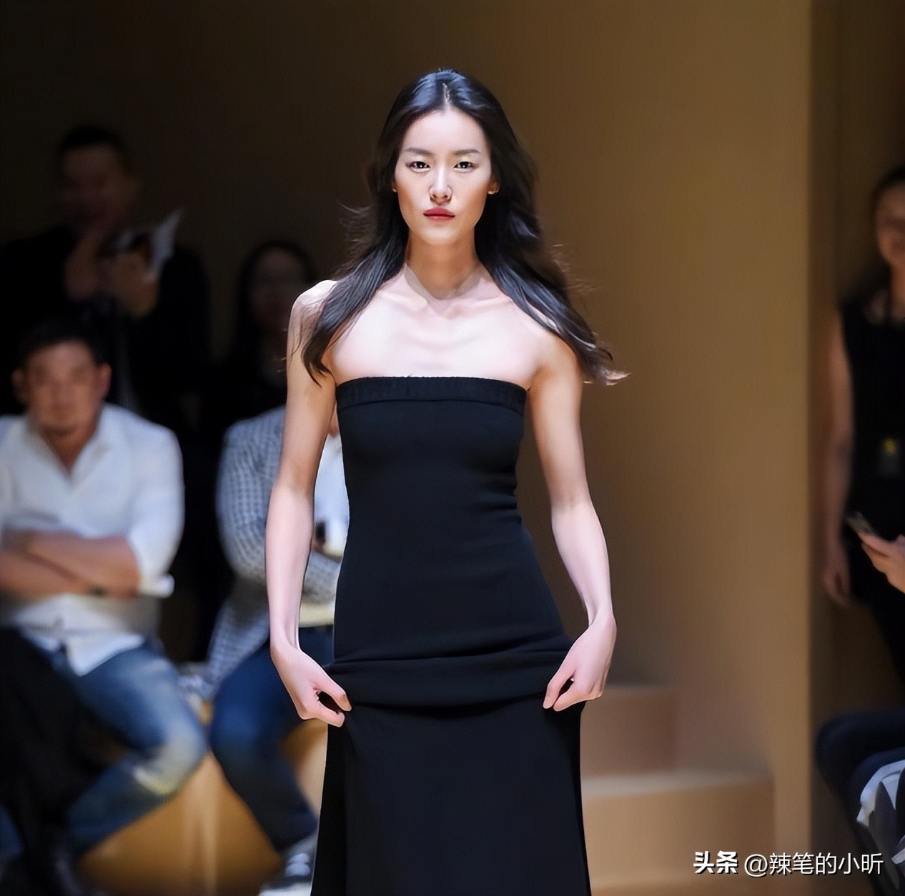 开裆裤,裸胸装,今年高奢大秀一个比一个奇葩,暴露就是时尚?