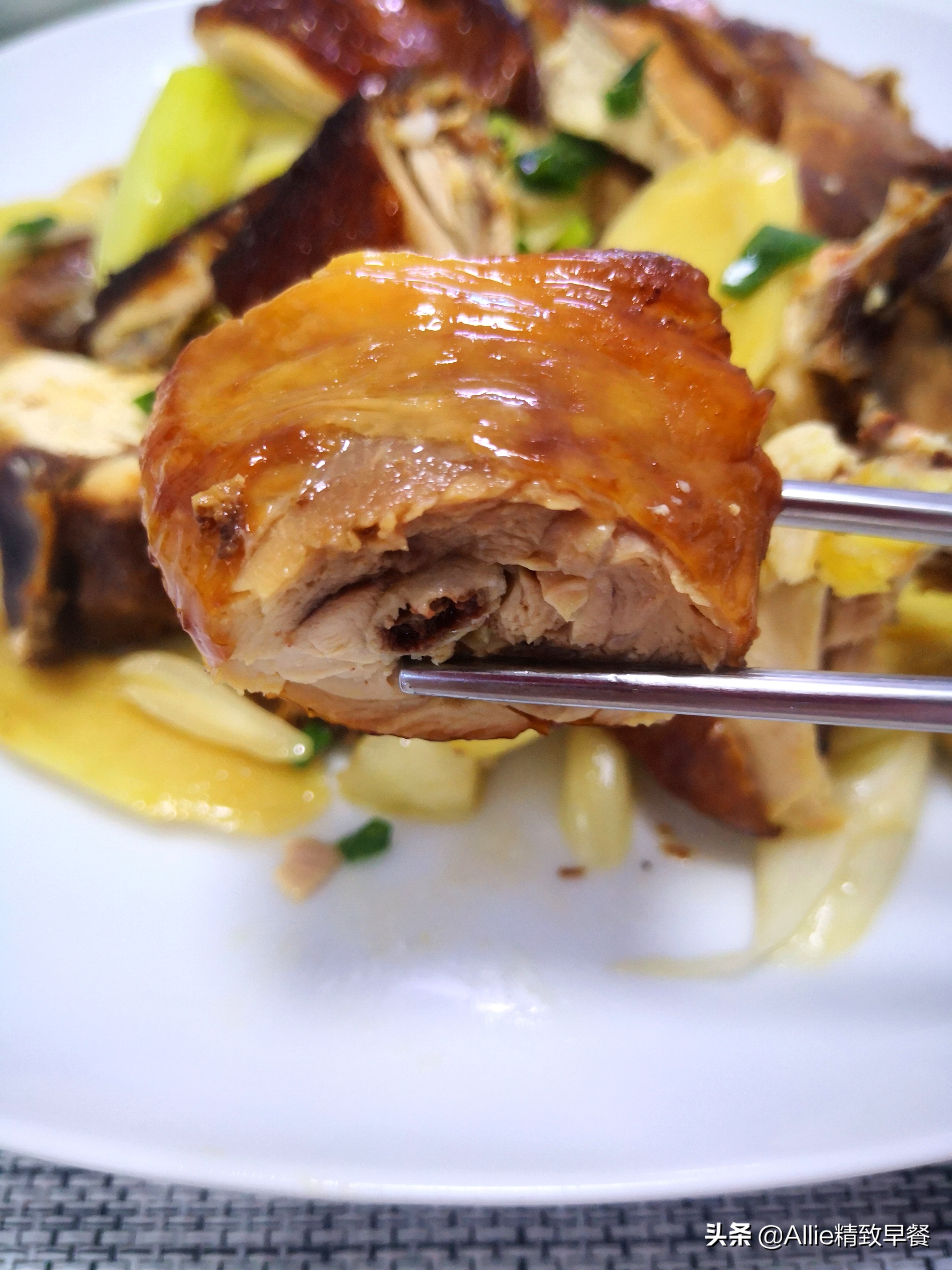 脆皮烤鸡做法烤箱教程,在家就能做的爆汁脆皮烤鸡