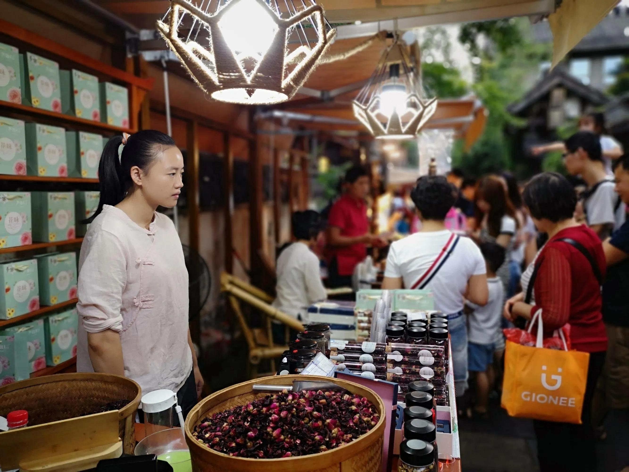 成都美食一条街排行榜成华区,成都美食宽窄巷子店