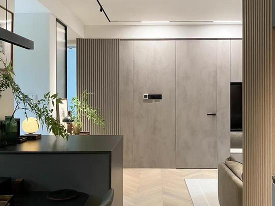 海归美女建筑师巧装89平小家电视柜里竟藏隐形门