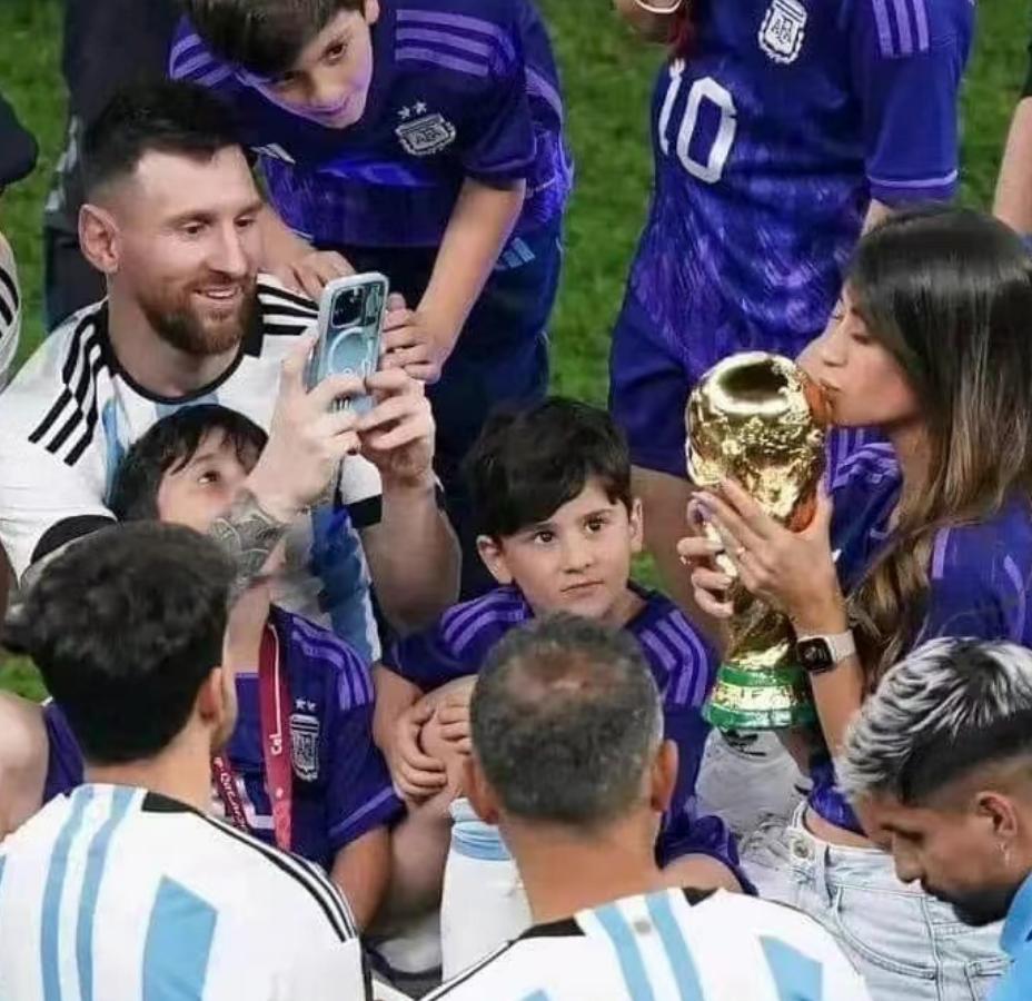 球王梅西天神下凡率一场未败夺冠,梅西安东内拉颜值巅峰