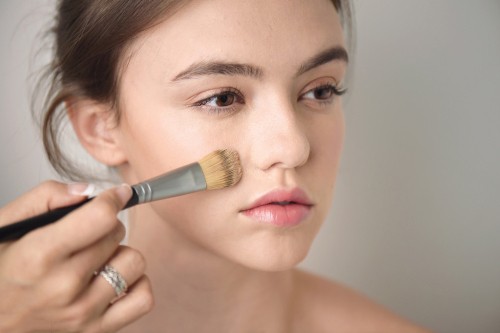 皮肤暗沉发黄用什么粉底液,皮肤暗沉发黄用什么颜色的粉底液