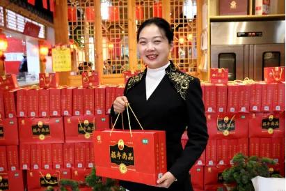 政协委员助力特色农业发展,南阳女政协委员