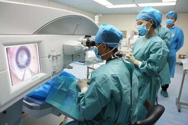 用激光手术治疗近视的人,使用激光治疗近视眼的费用