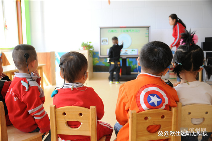 天生耳聋的人有助听器会说话吗,天生聋的人能用助听器吗