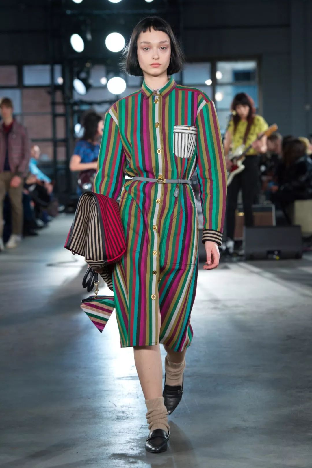 Coach用三条线索，带你穿越回纽约的八零年代。