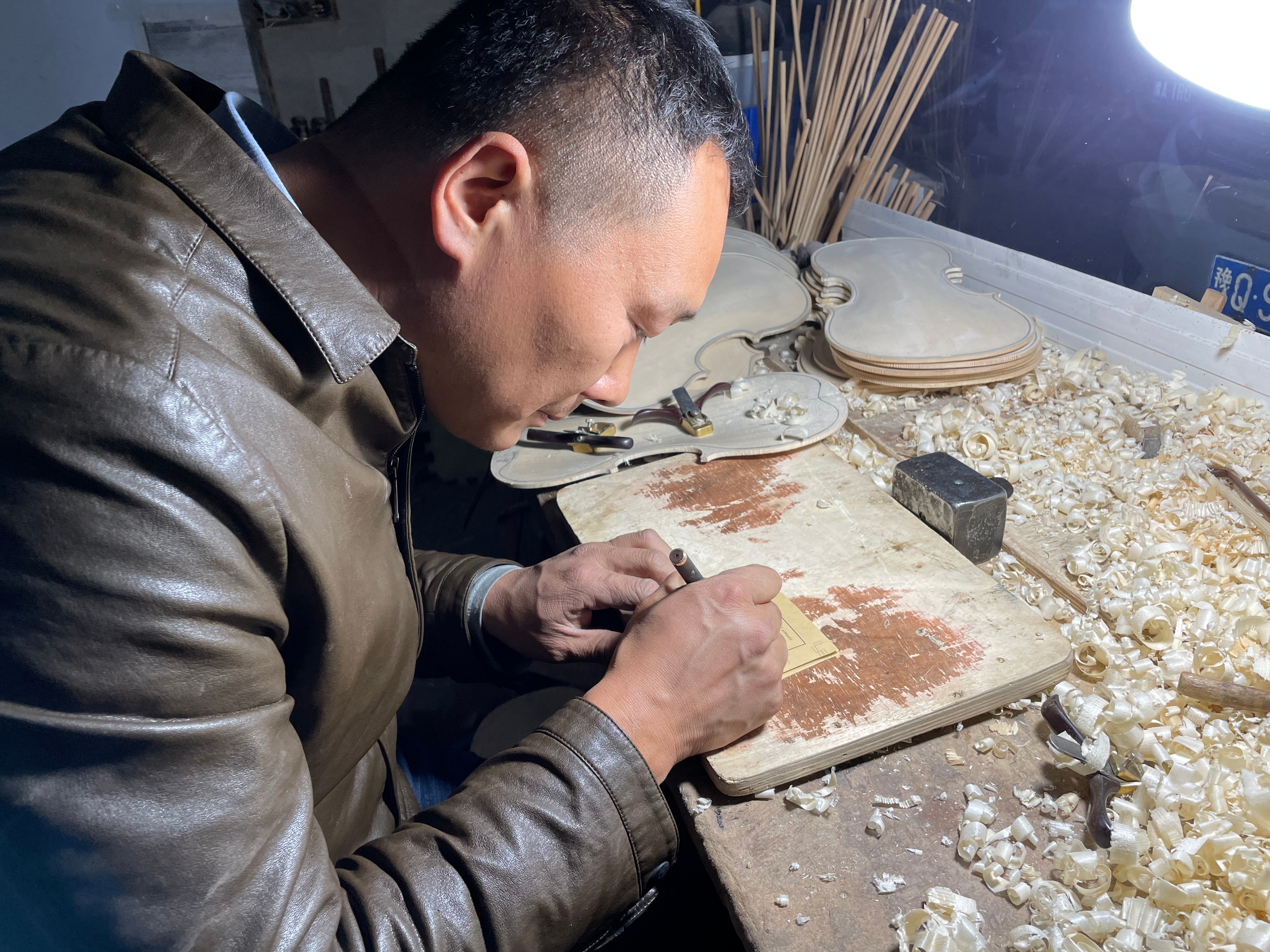 小提琴价格一般多少钱一把,小提琴中等价格一般多少钱一把