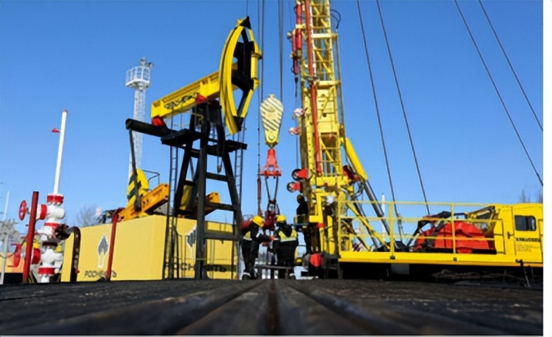 难怪印度拒绝反俄，当俄罗斯的能源“倒爷”赚翻了，美国也没辙