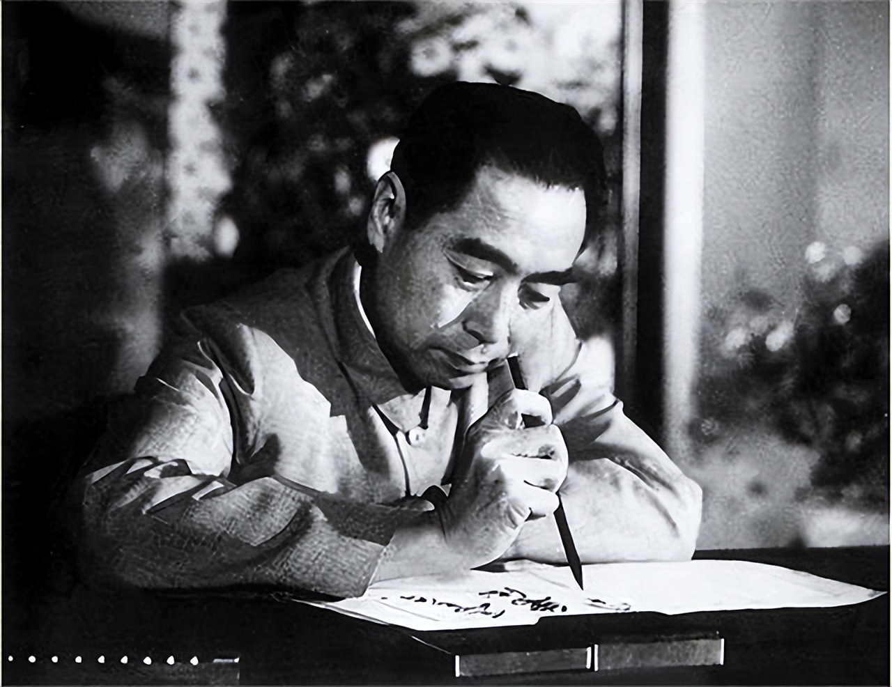 毛主席工资594元，周总理工资404元，但都没有宋庆龄的高，为何？