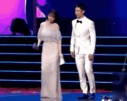 金晨模仿卡塔尔小王子自拍,金晨模仿卡塔尔王子自拍引热议