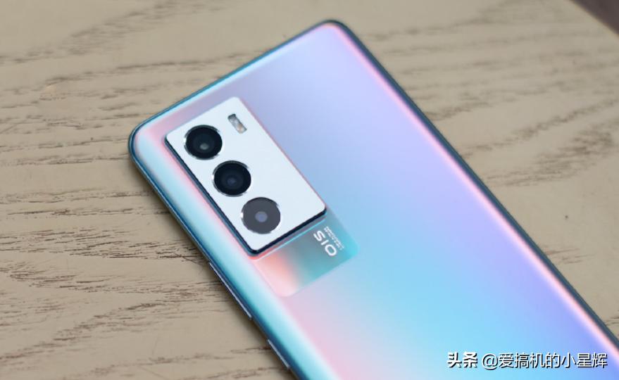 iqooneo5se和iqooneo5哪个好,vivoiqooneo5和vivoiqooneo5s