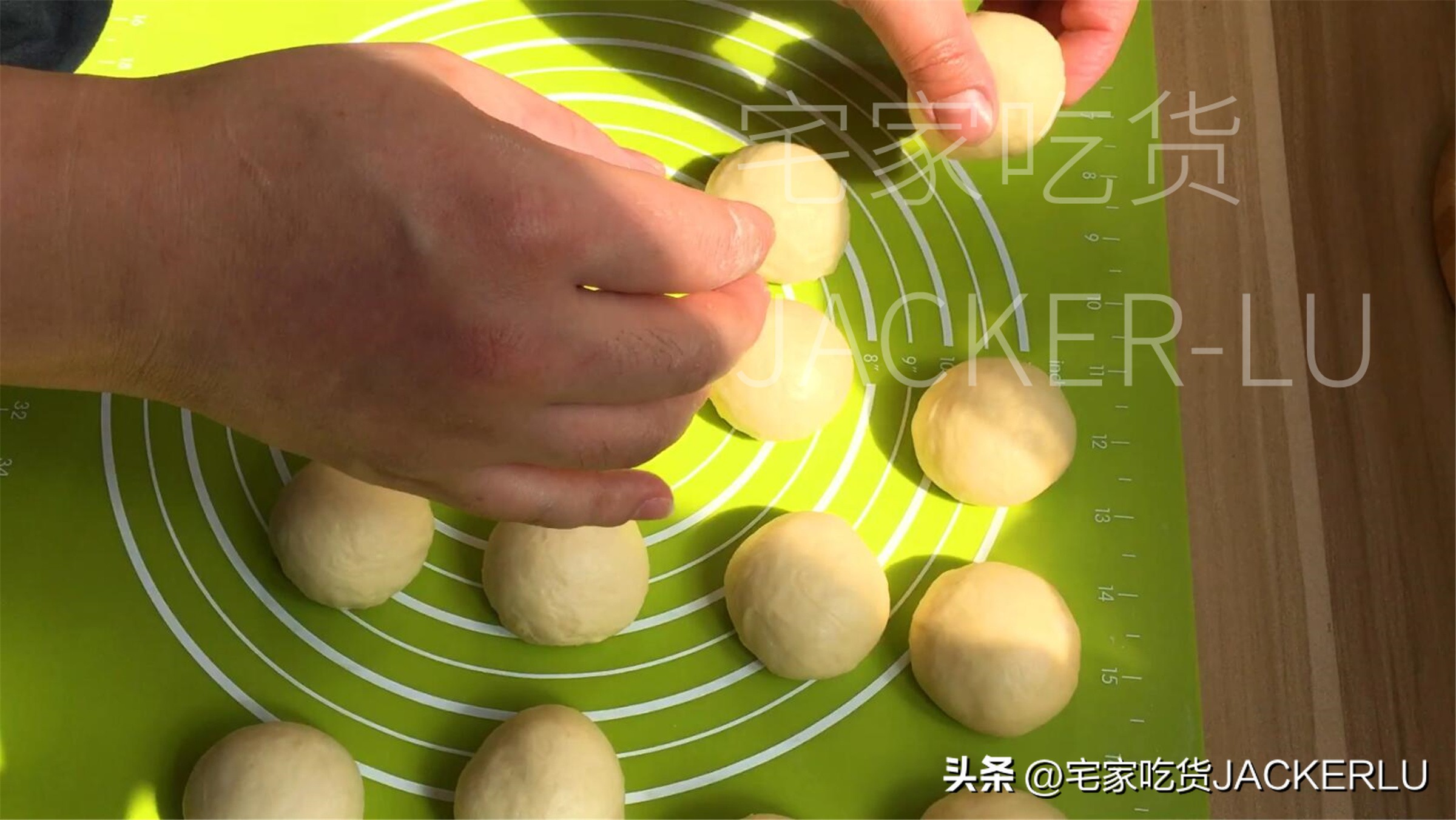 波兰种超柔软小餐包的做法,波兰种豆沙小餐包