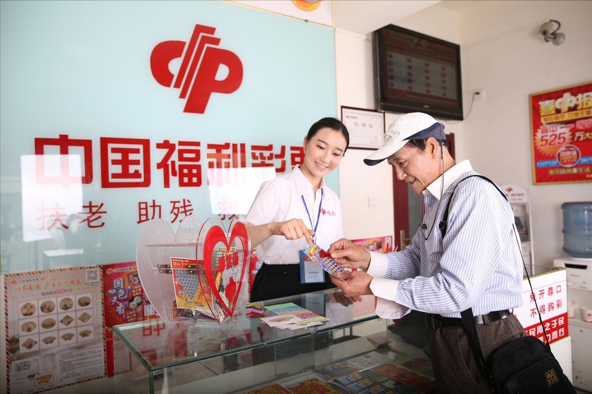 买彩票自选几率大还是机选几率大,彩民中7831万是机选还是守号