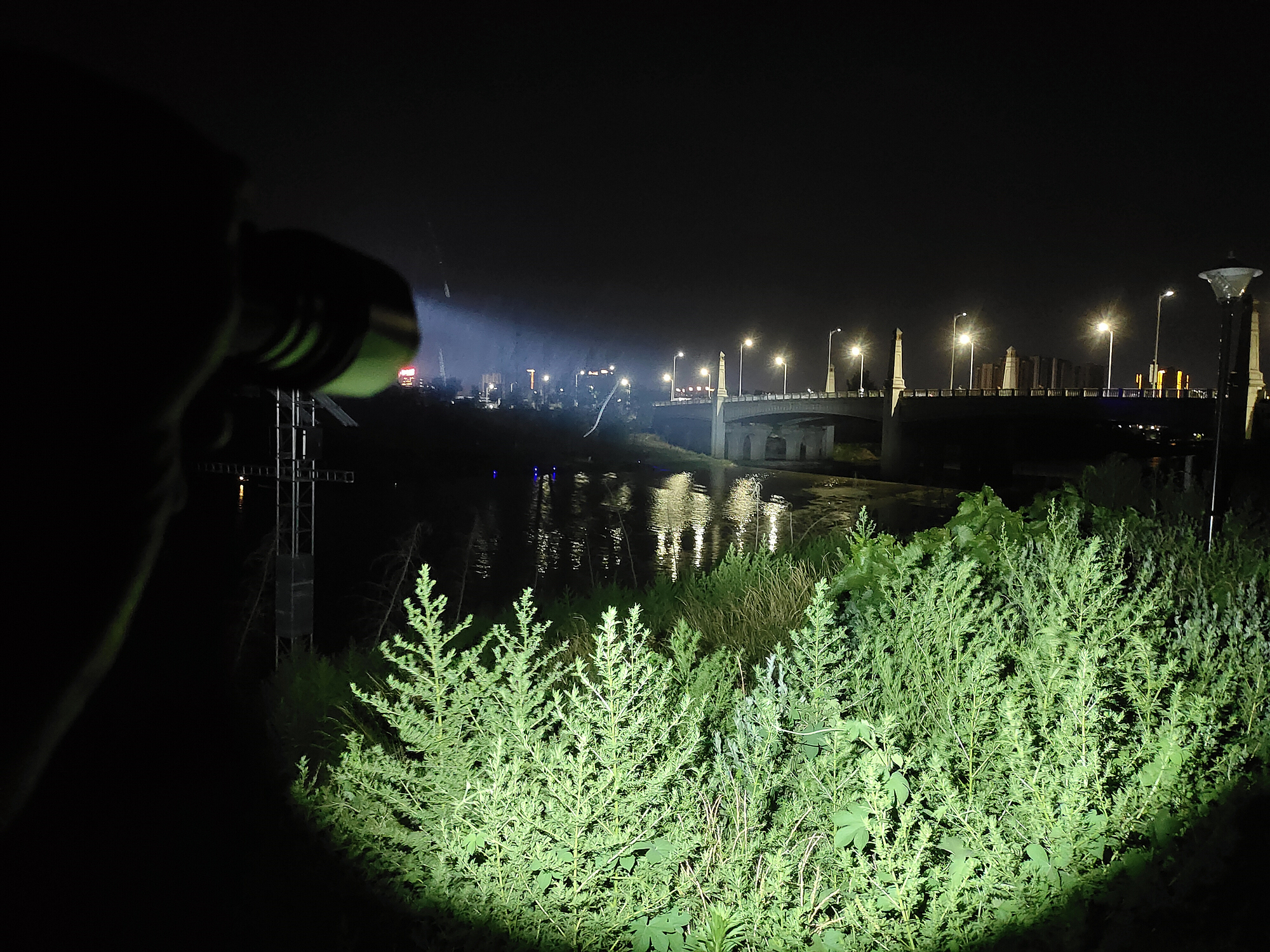 稳定高效,强光压制!Fenix菲尼克斯TK22TAC双模式战术手电体验