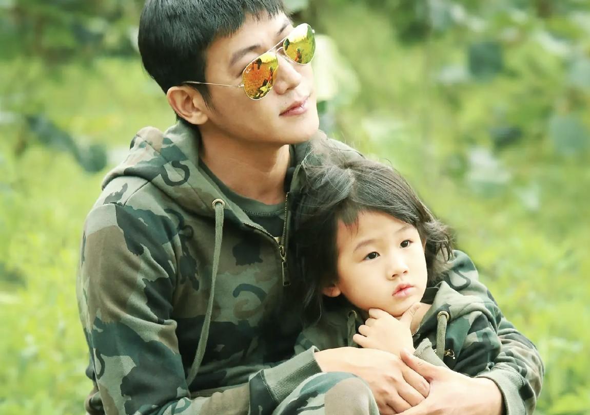 陆毅14岁大女儿获赞最美星二代，才艺令人惊艳，四口人共用一张脸