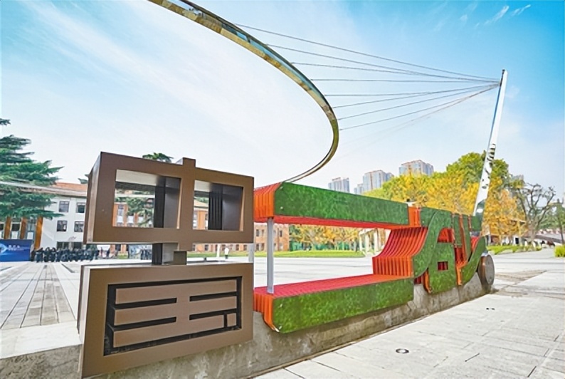 【一座城市的发展调研报告】聚焦两大主导产业靶向发力推进“一区多园”联动协同发展