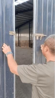 “老鼠贴粘到的，吃了不会犯法吧？”网友：争取死缓吧！哈哈哈