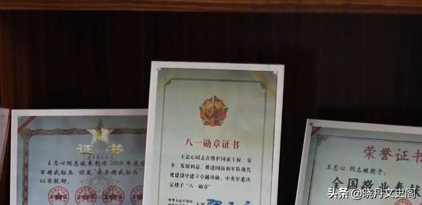 “兵王”王忠心:妻子“笑话”只长胡子不长职位,退役后过得如何