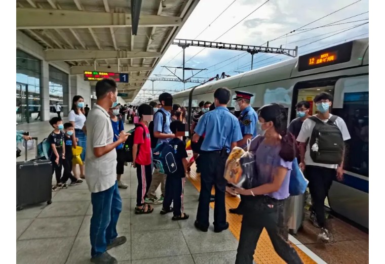 火车站不小心下错站了怎么办,坐火车不小心中途出站了怎么办