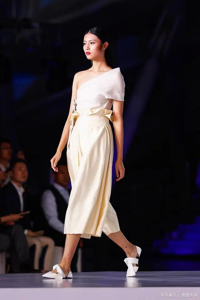 婕妯＄壒璧扮,婕鏃惰妯＄壒璧扮