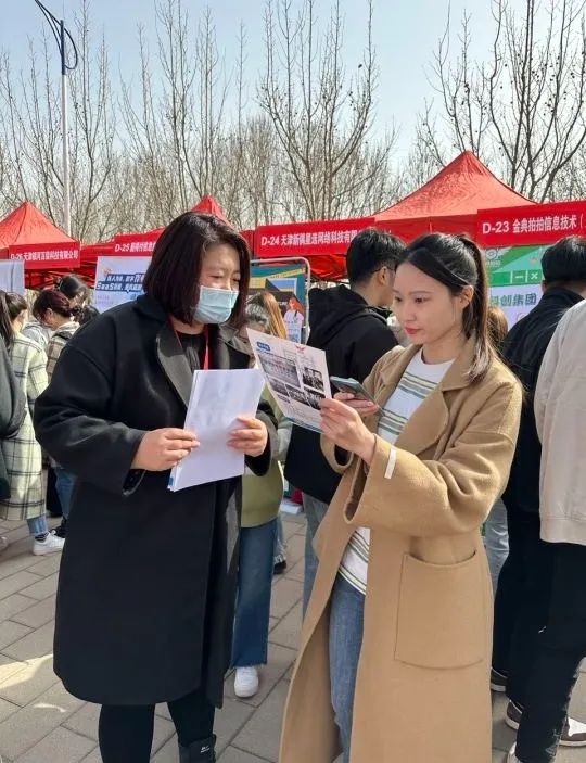 大学生+重点群体：“武清这孵化基地，我们喜欢！”