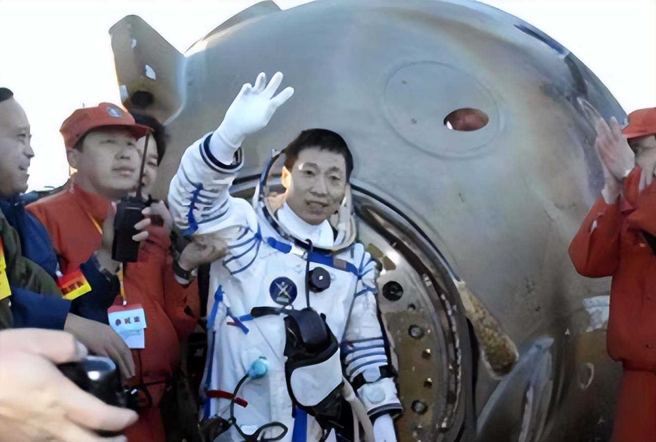 2003年，杨利伟在太空突然听到诡异的“敲门声”，13年后谜底揭开