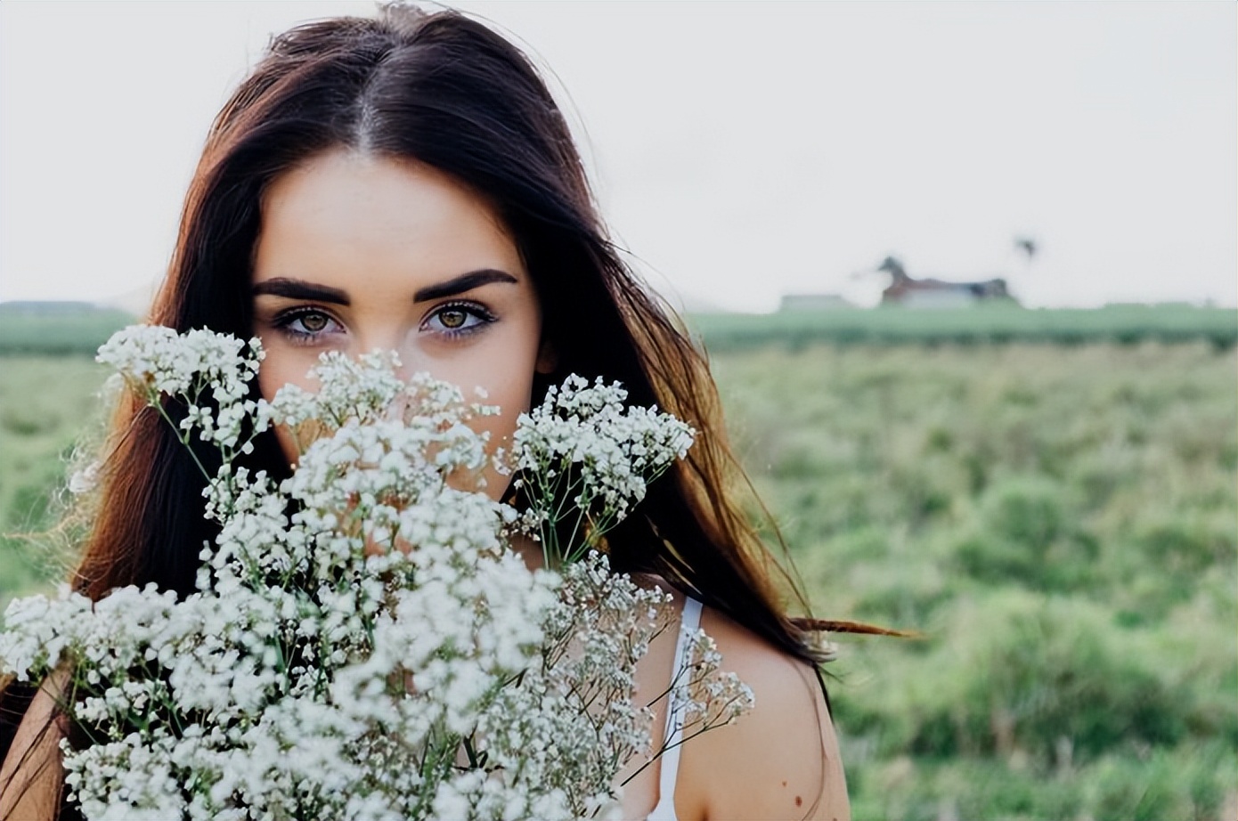 女性尖锐性湿疣最初是肉疙瘩吗,女性尖锐性湿疣身上会长疙瘩么