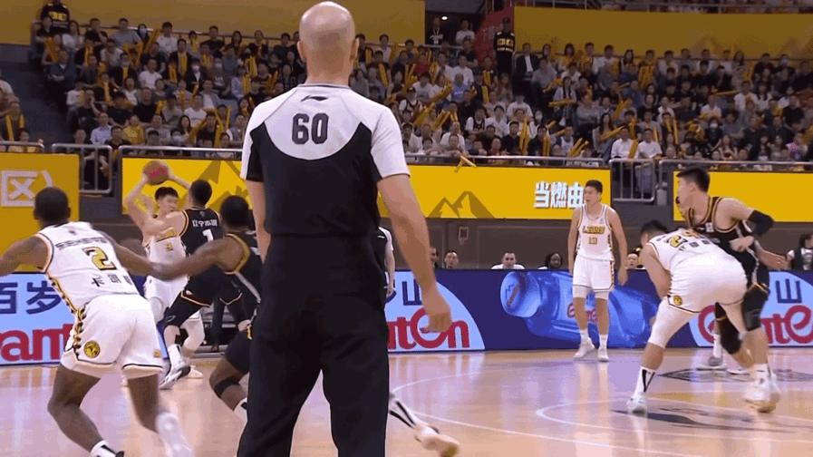 辽宁2-2东阳光!郭艾伦缺阵赵继伟天神下凡,张镇麟终于爆发了