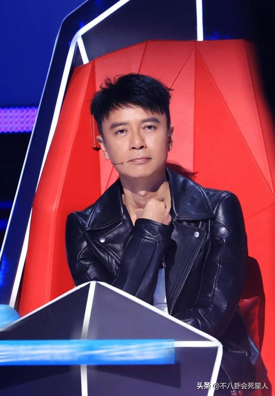 不扶李玟不发声，被骂人品差的李克勤，来内地赚钱的原因很心酸