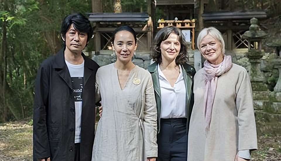 日本著名女性艺人被爆出轨,日本女星被曝出轨导演