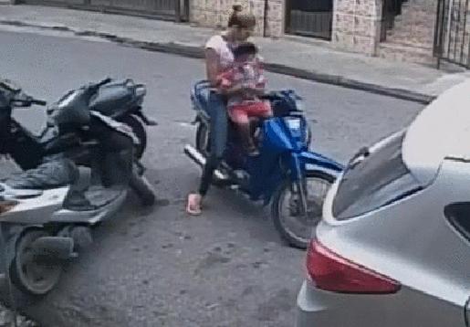 100个难得一见照片，砍伐巨树，运输军舰的巨轮，治疗风湿病的熊