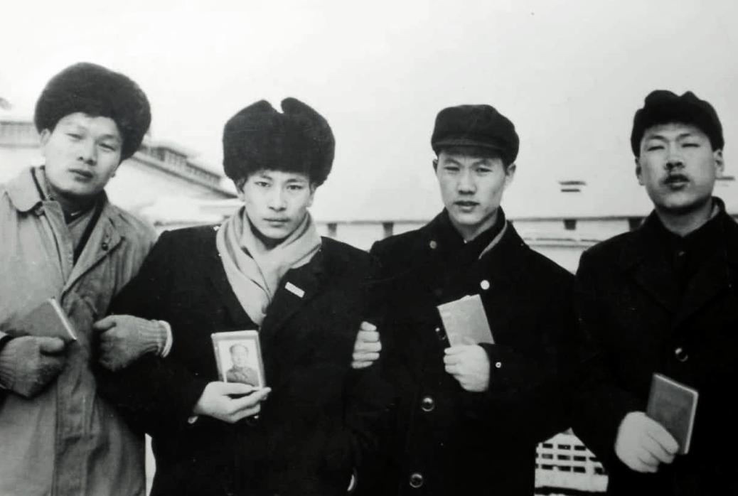 女子穿日军军装拍照被拘留,女子穿侵华日军服装摆拍新闻视频