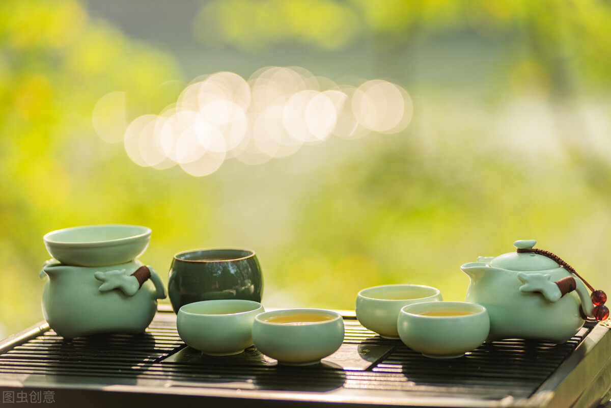 在服务工作中如何体现礼仪原则,在工作中要注意方式方法服务态度