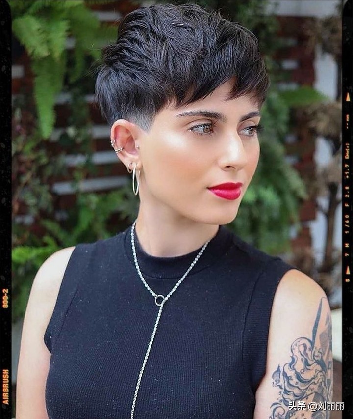 最流行的女士超酷短发,锁骨短发的新年百变造型