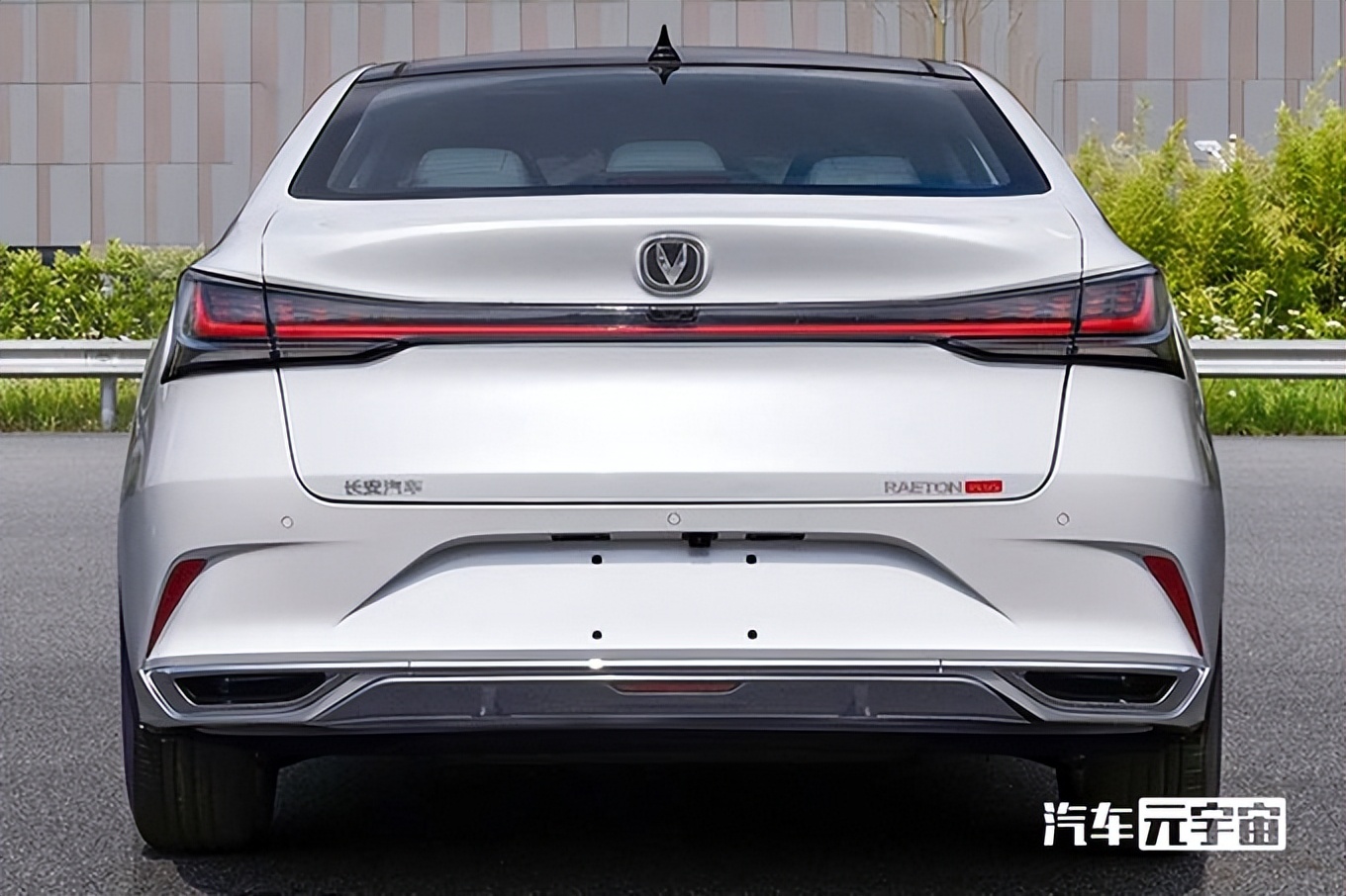 长安版“雅阁”实拍曝光！比UNI-V大很多，卖9万能火吗？