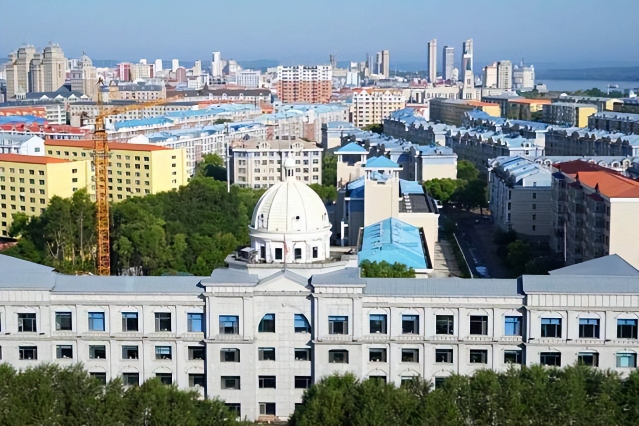 中国离俄罗斯很近的城市，隔江相望仅750米，游客少物价低