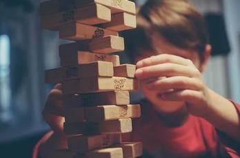 小朋友拿走了孩子的东西怎么办,孩子东西被拿了妈妈怎么处理好