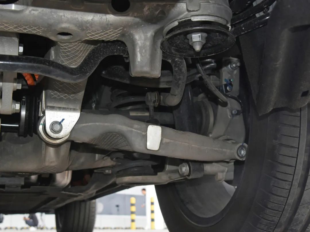 问界m7操控性比x5操控性感受如何,问界全新m7实车体验