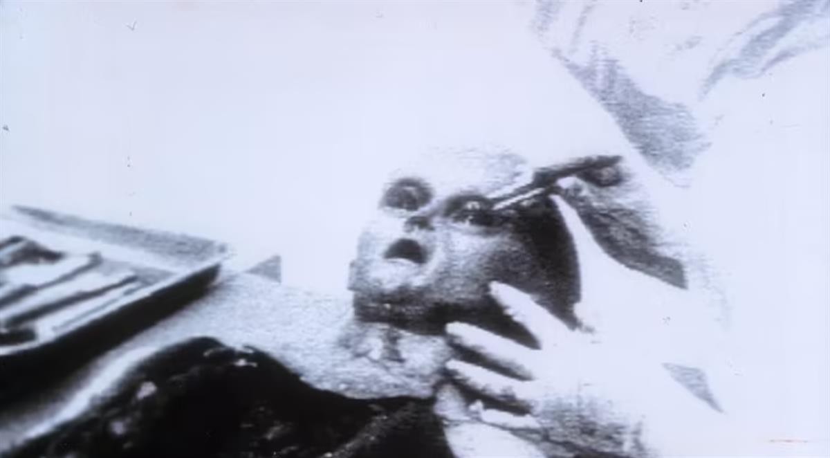 美国人宣布进入飞碟，直径9米能装足球场，里头几分钟外面4小时