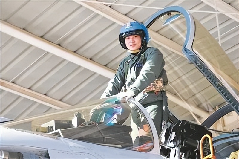 大学里考军校的有哪些,考军校的同学