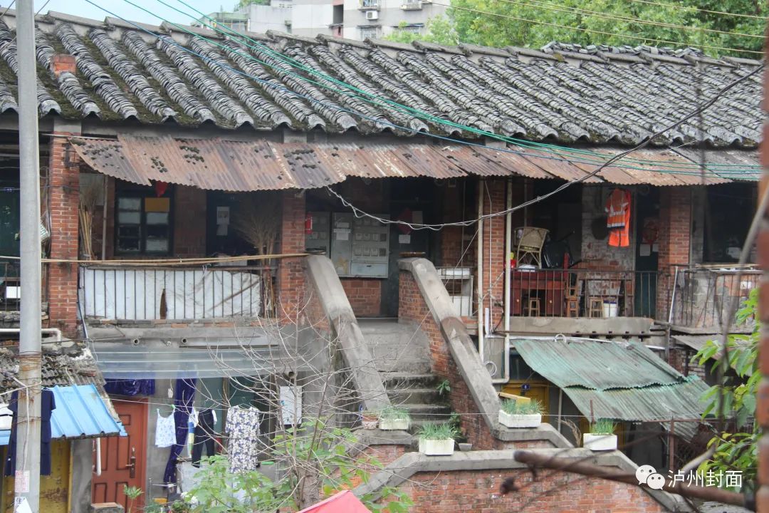 在高坝筒子楼，撞见一个暂停在八十年代的泸州